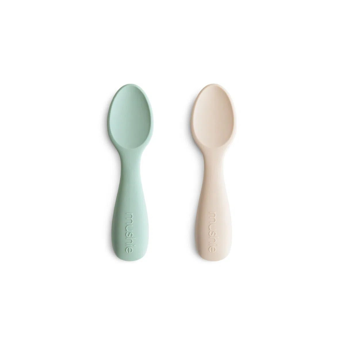 Mushie Cucharas para Principiantes de Silicona | Paquete de 2 Cucharas para Niños Pequeños | Para Bebés que Aprenden a Comer Solos | Aptas Para el Lavavajillas | Cambridge/Shifting Sand