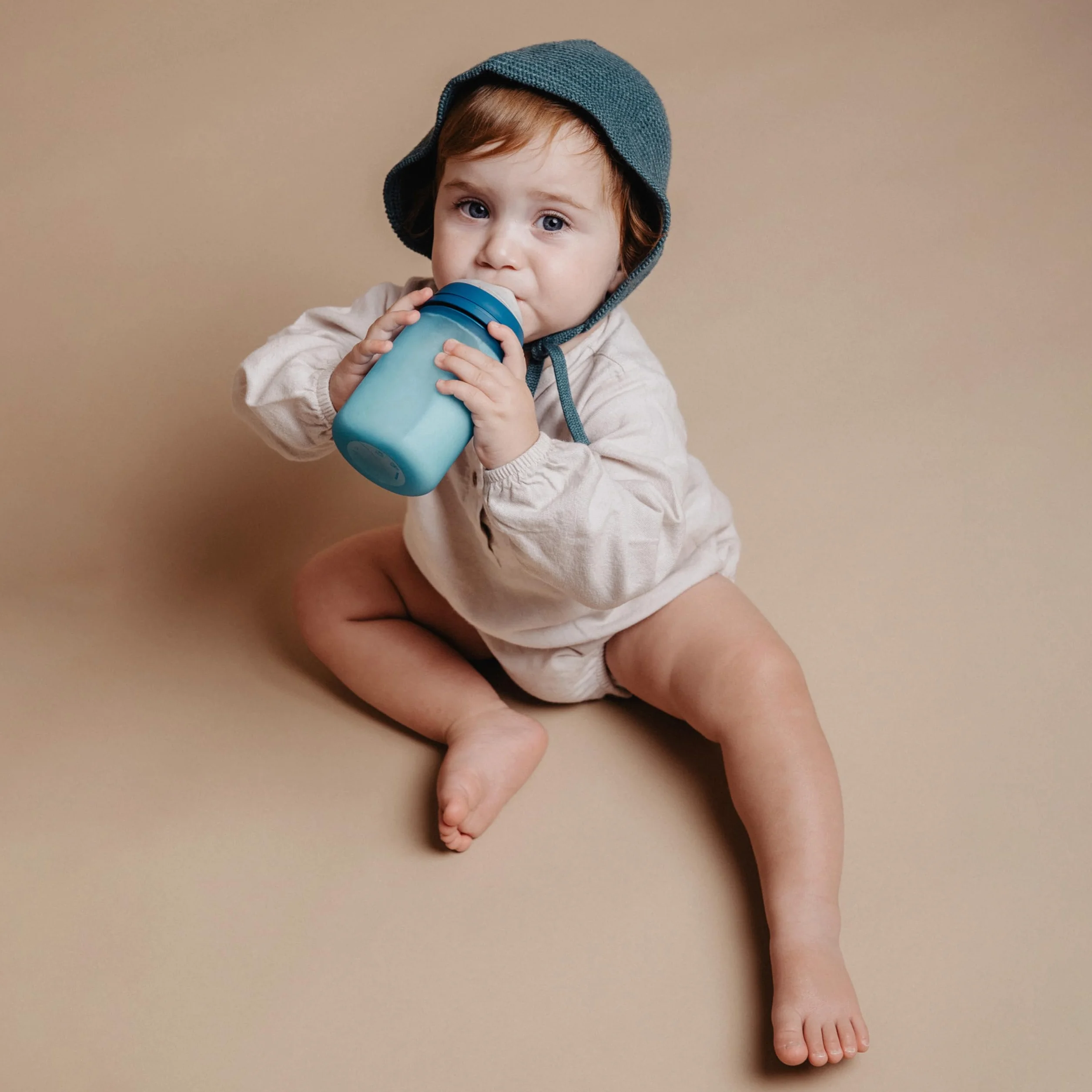Suavinex, Biberón con Botella de Silicona de 240 ml, con Tetina Fisiológica SX Pro de Silicona, con válvula Anticólico, Biberón de Flujo Medio (M). Para Bebés +3 Meses. Colour Essence, Deep Ocean