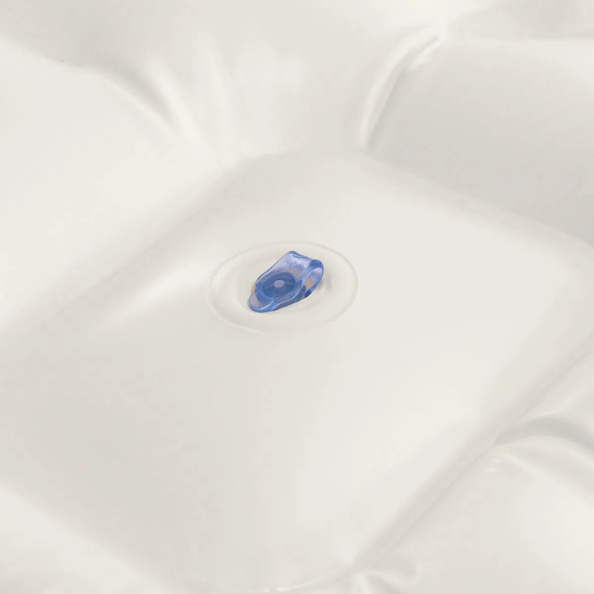 Intex Bañera bebé hinchable, Mide 66x89x25 cm, Superficie acolchada y suave, Incluye hinchador, Parche reparación, Conector de drenaje, Piscinas desmontables para niños (48523)