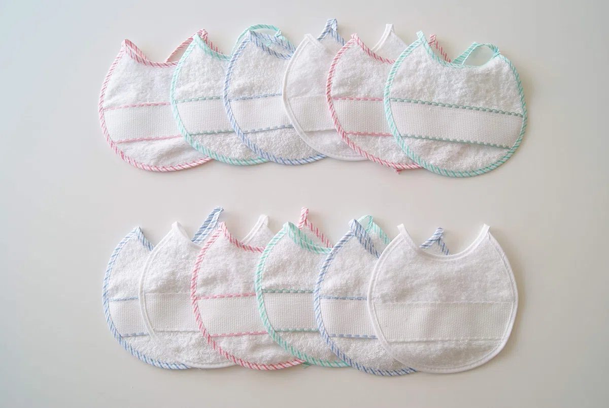 Interbaby 00040 - Pack de 12 baberos de punto de cruz 20x20, unisex
