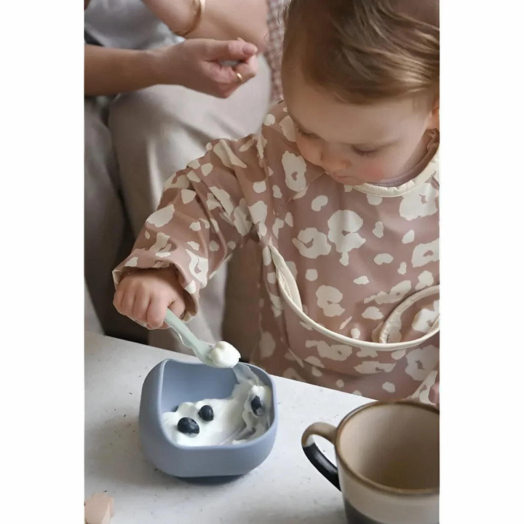 BÉABA Bol de Silicona con Ventosa, Cuenco para Bebés y Niños, Antideslizante, Antivuelco, Se adhiere a la perfección a la mesa y bandeja de la trona, Microondas, Comida Infantil, Gris