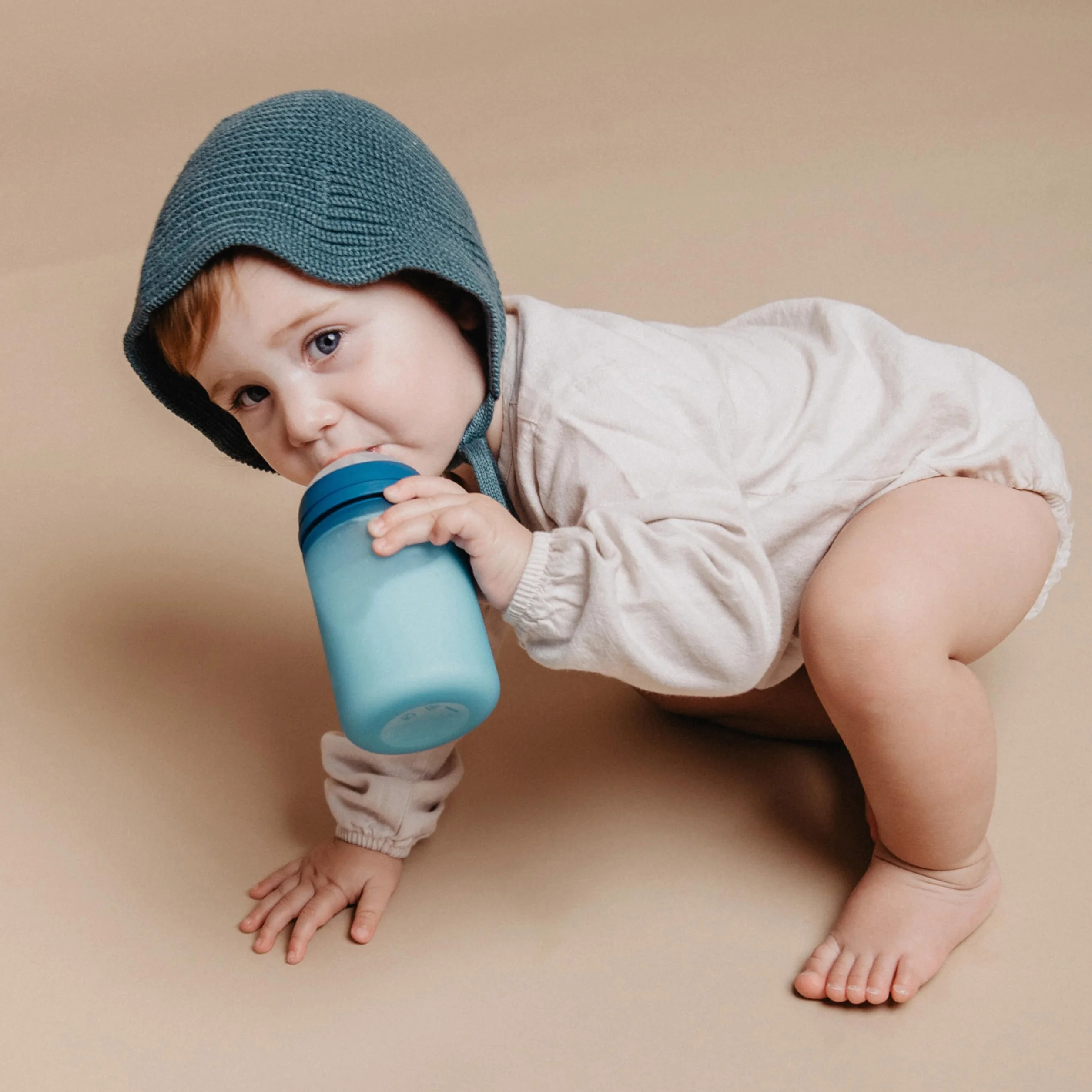 Suavinex, Biberón con Botella de Silicona de 240 ml, con Tetina Fisiológica SX Pro de Silicona, con válvula Anticólico, Biberón de Flujo Medio (M). Para Bebés +3 Meses. Colour Essence, Deep Ocean