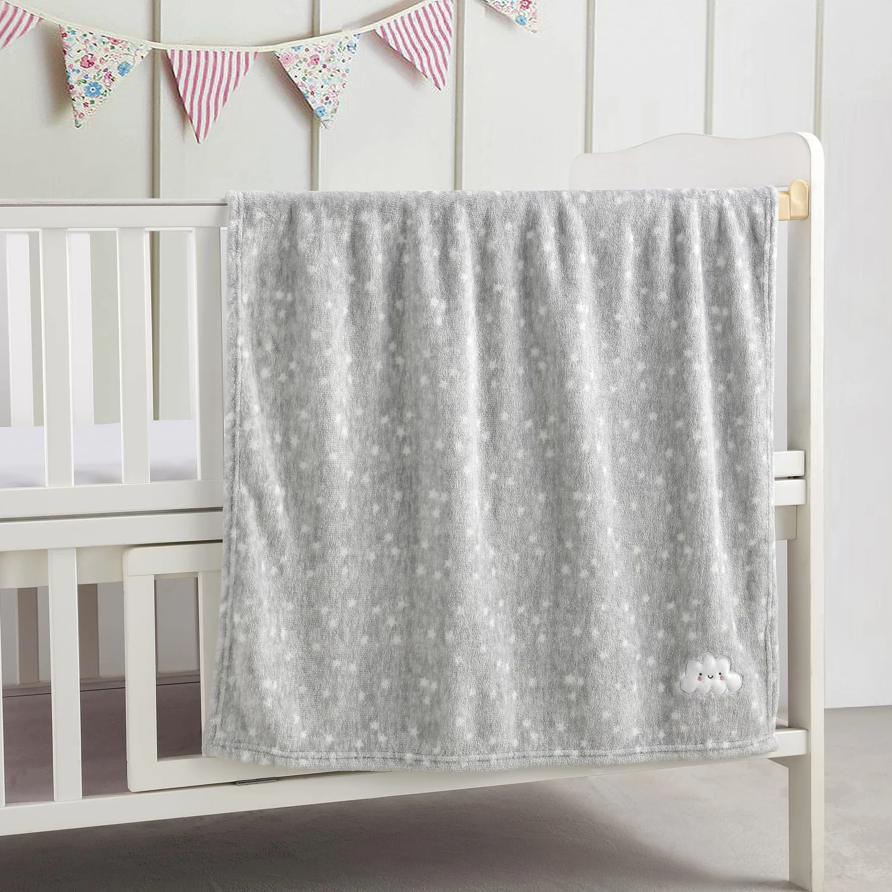 CREVENT - Manta Polar Suave, Ligera y Agradable para la Cuna. Ideal para bebés y niños pequeños, Unisex (75 x 100 cm, Color Gris con el Bordado de una Nube)