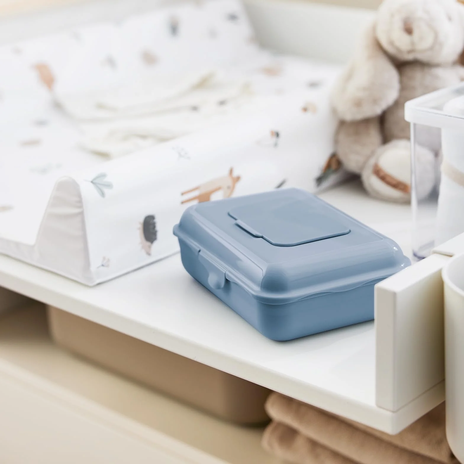 Rotho Babydesign Caja para toallitas húmedas azul 0,45 l – Caja de almacenamiento para toallitas húmedas, toallitas de bebé, toallitas de limpieza, dispensador de toallitas herméticas rellenables