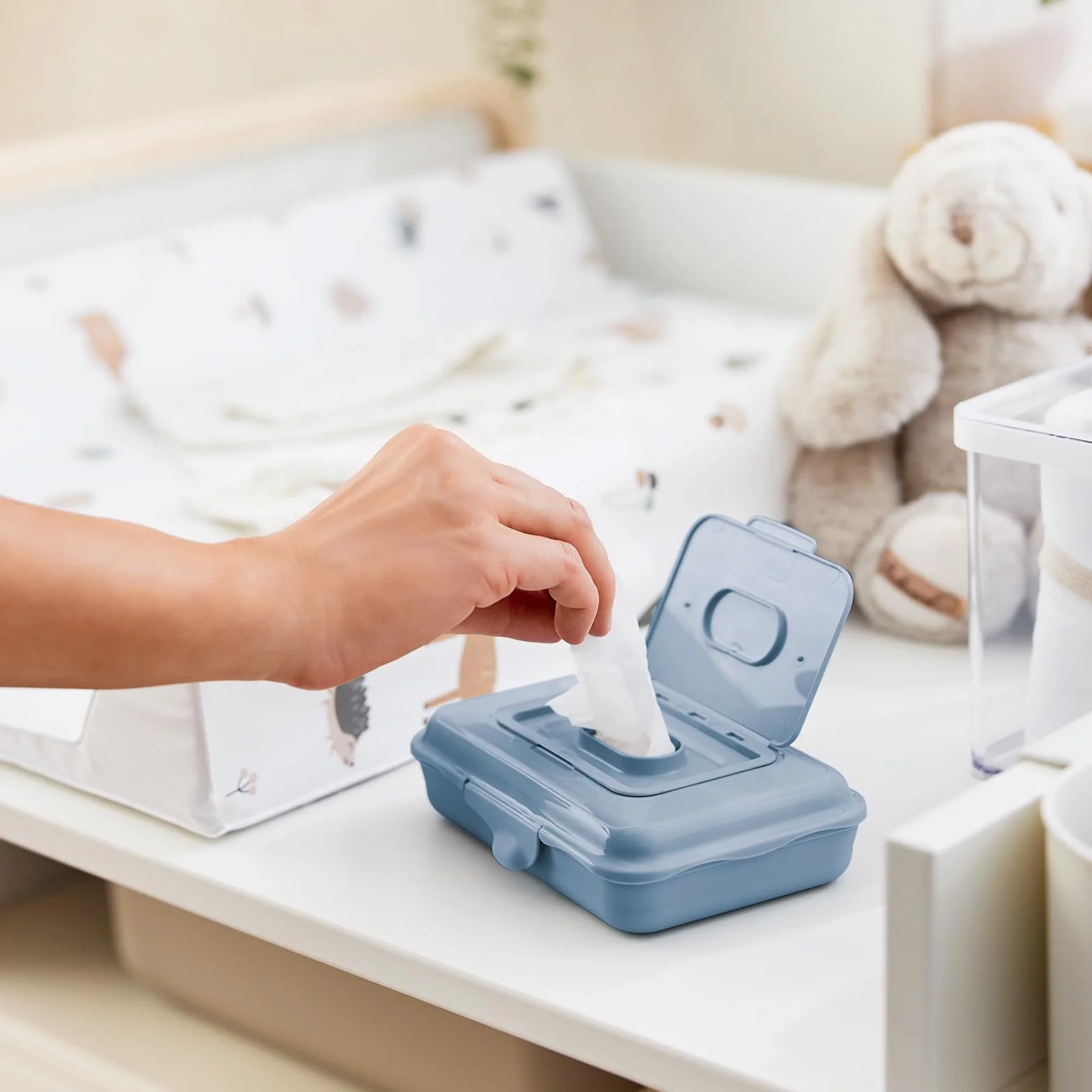 Rotho Babydesign Caja para toallitas húmedas azul 0,45 l – Caja de almacenamiento para toallitas húmedas, toallitas de bebé, toallitas de limpieza, dispensador de toallitas herméticas rellenables